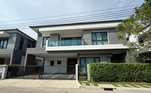 ❖ Type Dione ❖ บ้านเดี่ยว 2 ชั้น 4 ห้องนอน 5 ห้องน้ำ 3 ที่จอดรถ | 70.00 ตร.ว. 313.00 ตร.ม. | ใกล้ สนามกอล์ฟ เมืองแก้ว 6 นาที, IKEA บางนา 9 นาที, Mega บางนา 9 นาที