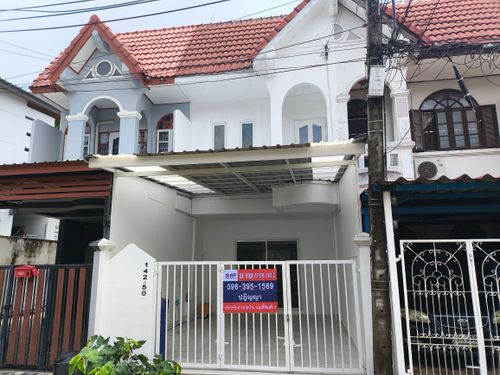 ทาวน์เฮ้าส์ 2 ชั้น รีโนเวทใหม่ พร้อมเข้าอยู่ คู้บอน27 แยก42  ใกล้รถไฟฟ้าสายสีชมพู วงแหวนบางนา-บางประอิน ทางด่วนจตุโชติ