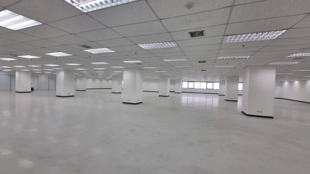 BTS Ploenchit for rent at 1,642 square meters with a ceiling of electrical systems. – รูปที่ 3