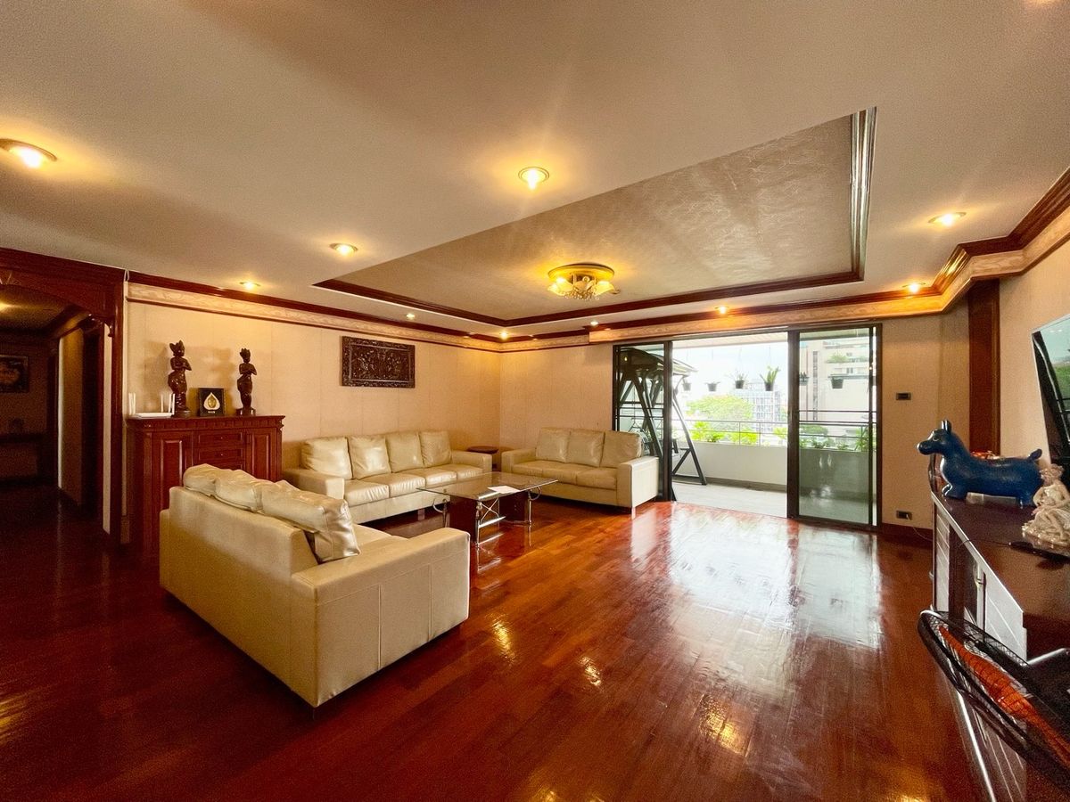 Spacious 4-bedroom pet friendly condo for sale at Lumpini Place Soi Kraisri