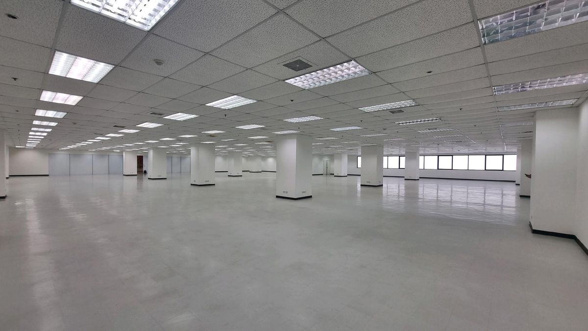 BTS Ploenchit for rent at 1,642 square meters with a ceiling of electrical systems. – รูปที่ 4