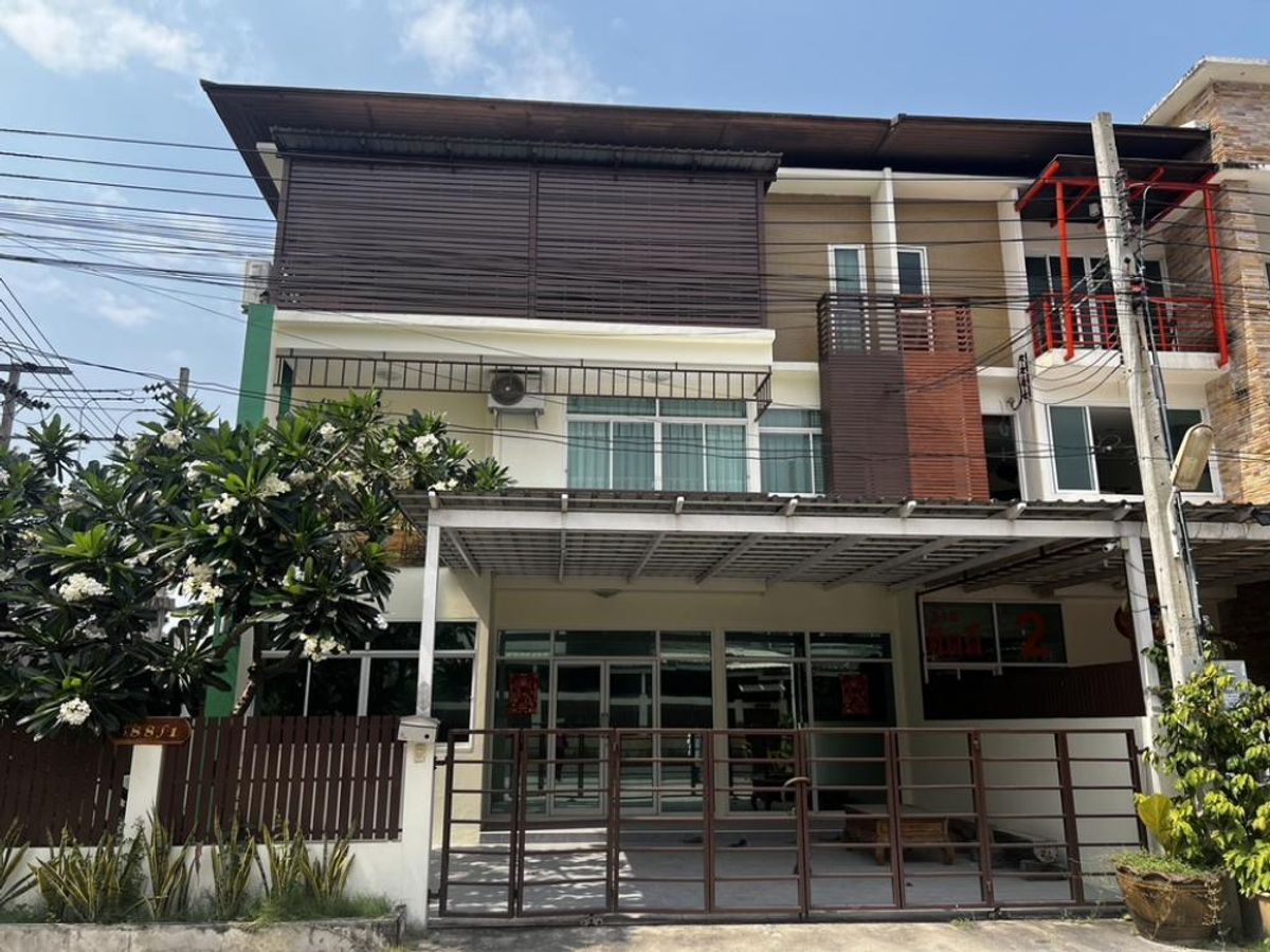 🏡 Luxury Single House for Rent: 7 Bedrooms, 7 Bathrooms with 2 Parking Spaces – Move-in Ready Home in the Heart of Ladprao-Ramkhamhaeng Area