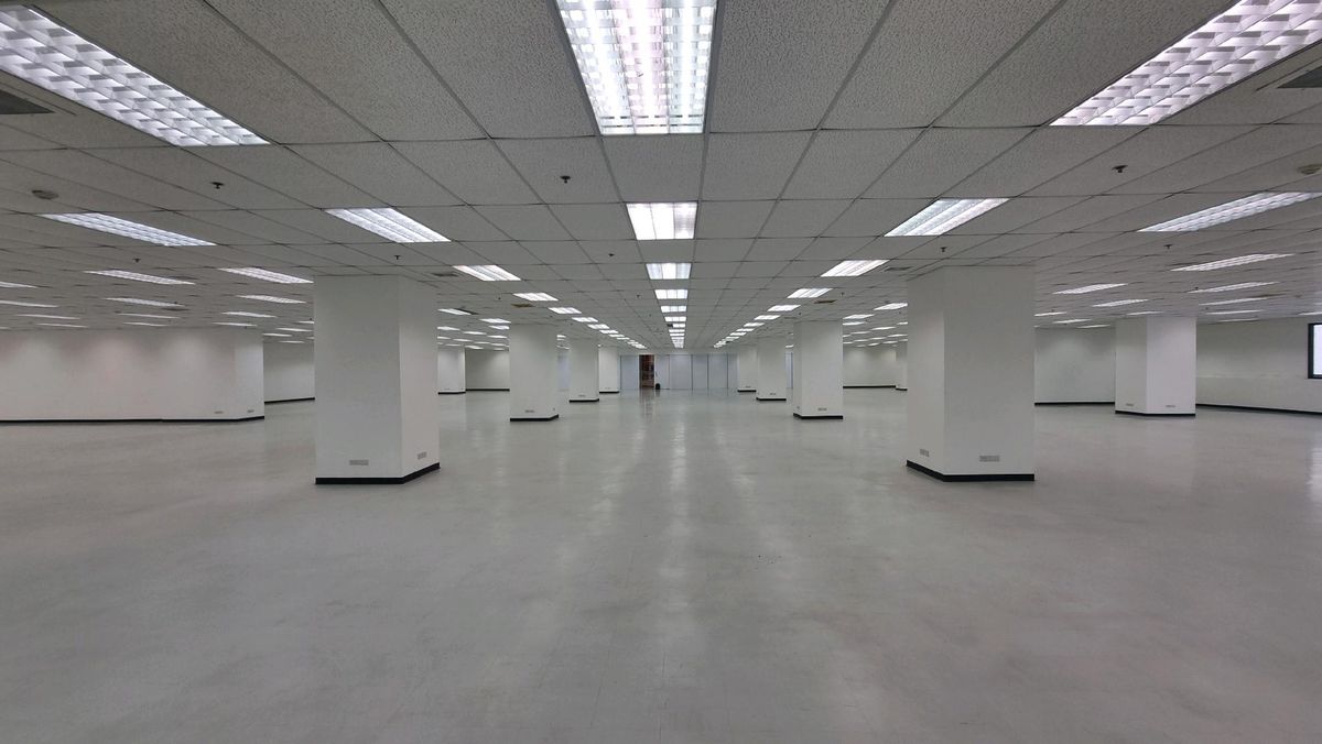 BTS Ploenchit for rent at 1,642 square meters with a ceiling of electrical systems. – รูปที่ 2