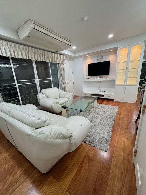 ✨ Baan Thanon Sarasin for Rent: Spacious 2-Bedroom, 2-Bathroom Condo with Bathtub and 3 Balconies, Fully Furnished. Located Right Opposite Lumpini Park, Just Minutes to BTS and MRT for Ultimate Convenience.