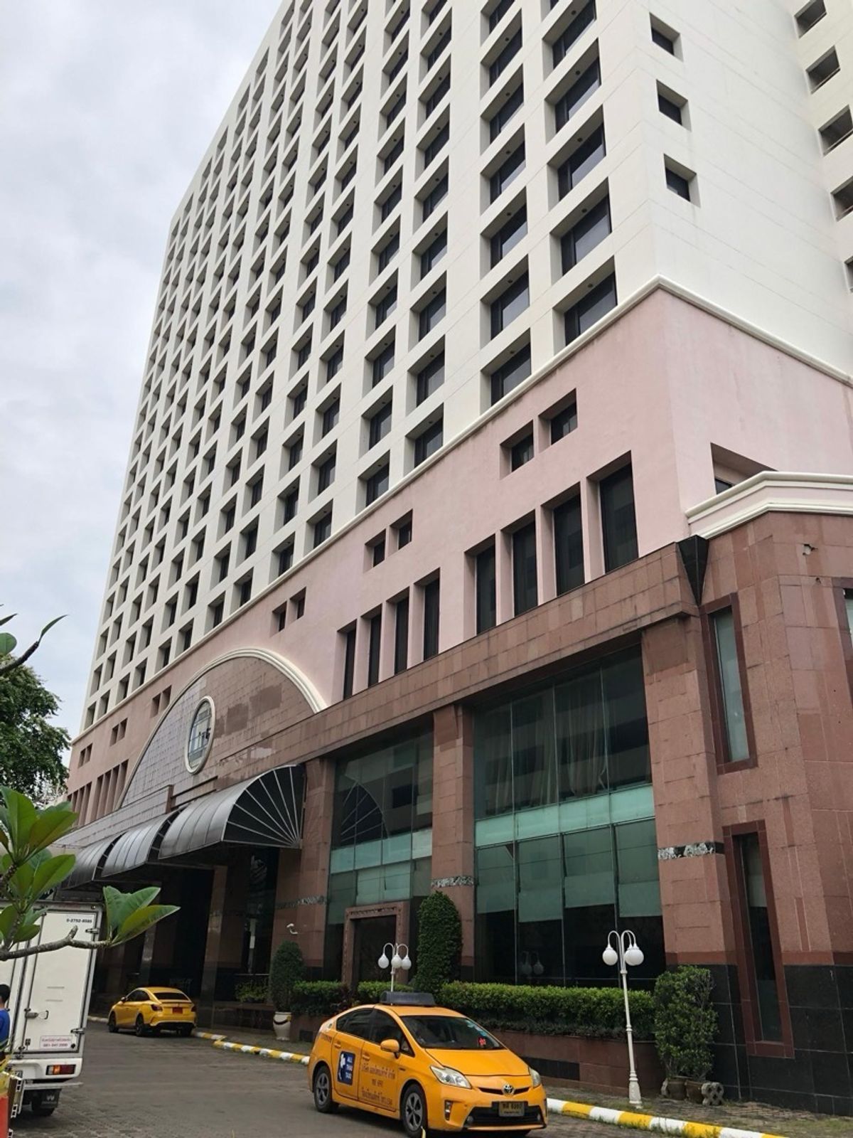 ขายโรงแรมเดอะรอยัลซิตี้ ปิ่นเกล้า ใกล้ เซ็นทรัลพลาซา ปิ่นเกล้าราคาขาย : 780 ล้านบาท ขายโรงแรมเดอะรอยัลซิตี้ ปิ่นเกล้า ใกล้ เซ็นทรัลพลาซา ปิ่นเกล้าราคาขาย : 780 ล้านบาท