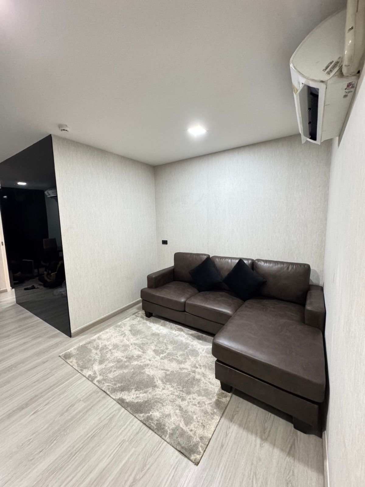 For rent: The One Plus @Srinakarin, near MRT Srikritha, The Mall, Seacon Square. For rent: The One Plus @Srinakarin, near MRT Srikritha, The Mall, Seacon Square.