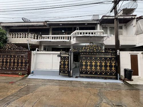 ให้เช่าทาวน์โฮม2ชั้น ถนนสุขุมวิท26 แอร์เฟอร์นิเจอร์ครบ มี3ห้องนอน3ห้องน้ำ1ห้องแม่บ้าน ราคาเช่าเดือนละ65,000บาท
