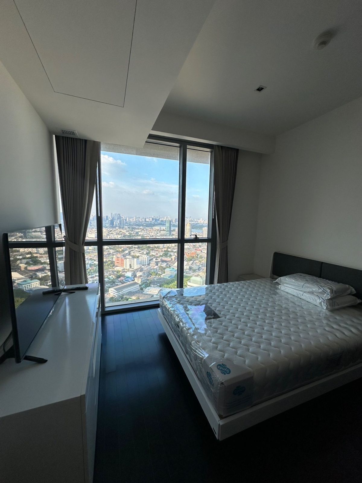 ♦ Panorama view ♦ ชั้น 45++ พื้นที่ใช้สอย 129.20 ตร.ม. | 2 ห้องนอน 2 ห้องน้ำ | ใกล้ เซ็นทรัล พระราม 3 7 นาที, เทอร์มินอล21 พระราม 3 16 นาที ♦ Panorama view ♦ ชั้น 45++ พื้นที่ใช้สอย 129.20 ตร.ม. | 2 ห้องนอน 2 ห้องน้ำ | ใกล้ เซ็นทรัล พระราม 3 7 นาที, เทอร์มินอล21 พระราม 3 16 นาที