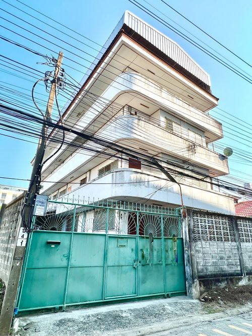 🏬 4-Storey Commercial Building in the Heart of Bangna – Spacious 1,500 sq.m. Usable Area with Rooftop and Private Parking – Prime Location Near BTS & Expressway!