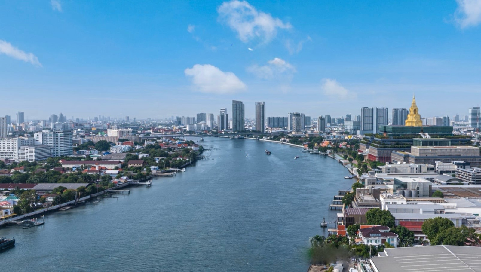 There is another beautiful room with 2 bedrooms near the water.