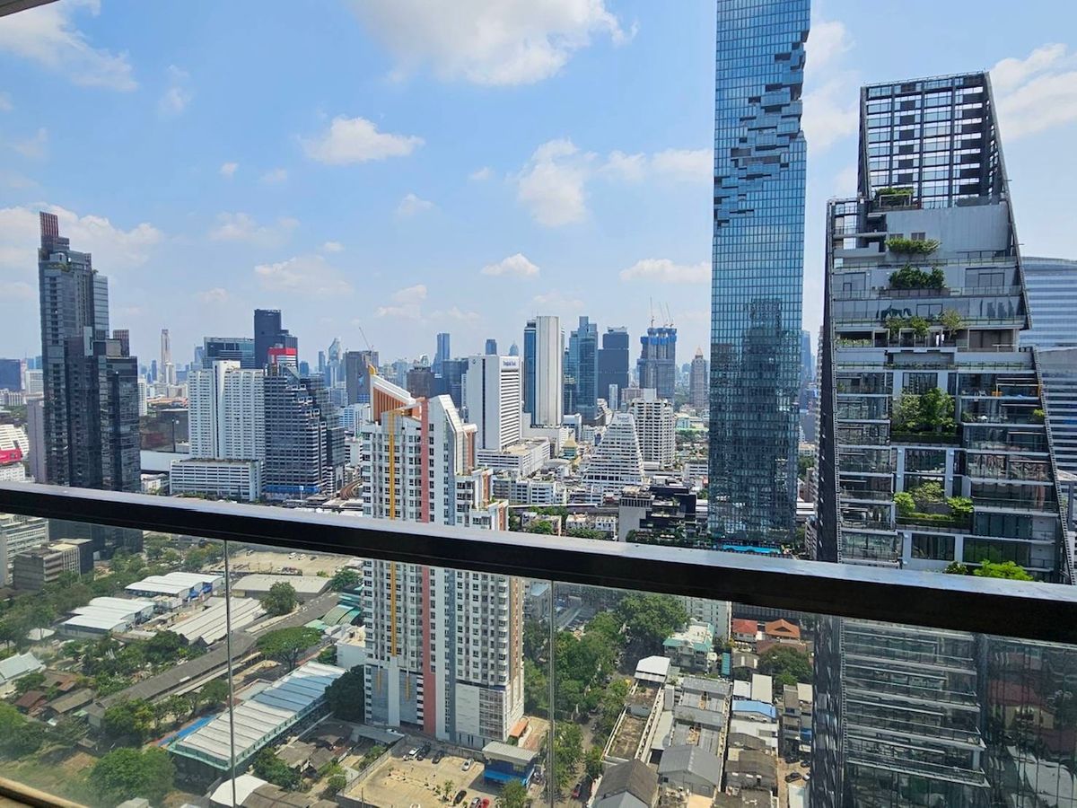 : For Sale: (Rare) The Address Sathorn 12. The Best 1 Br Unit on the 36th Floor. (Newly Renovated)