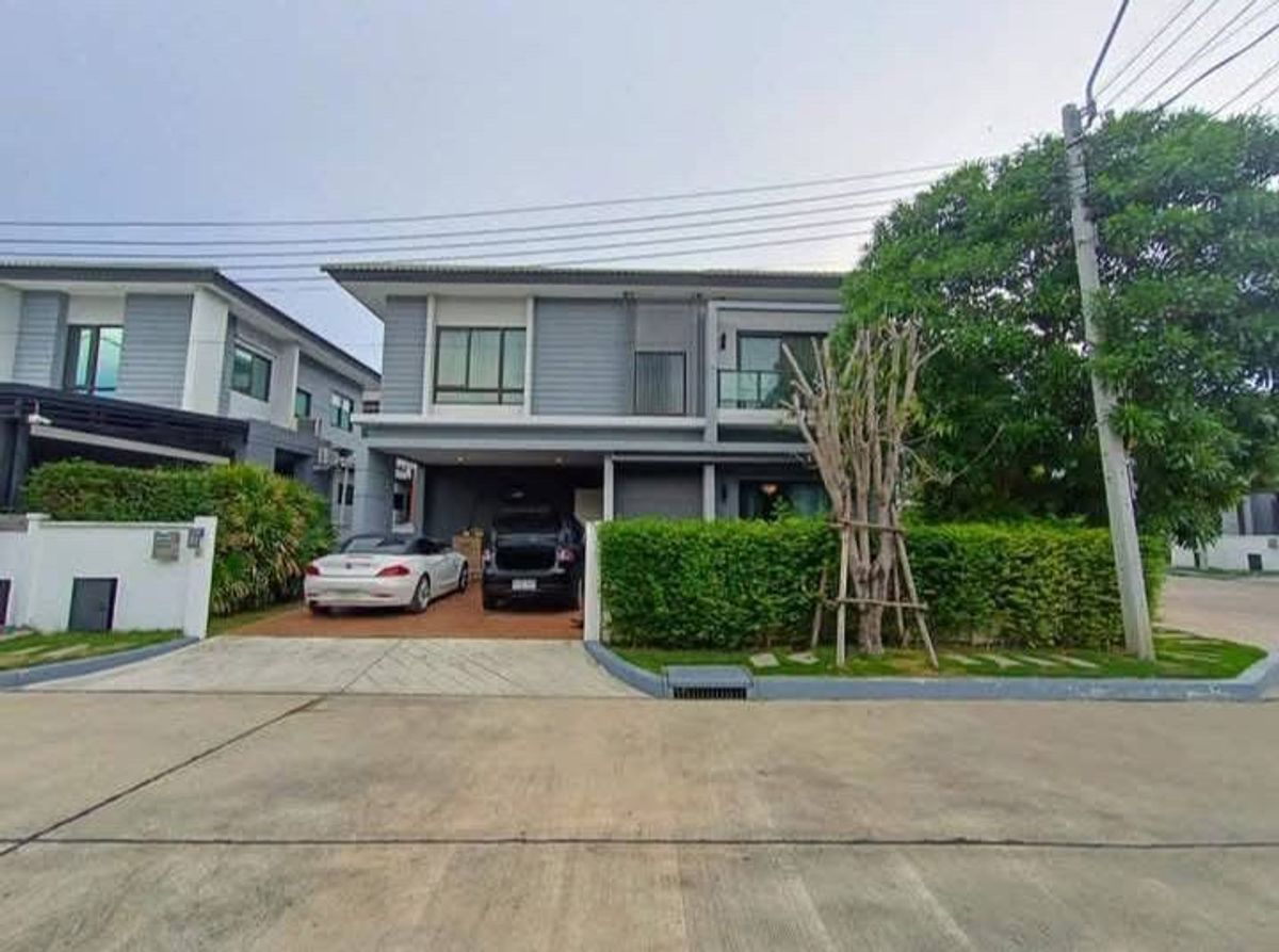 ♦ Luxury Class ♦ 2-story detached house | Land size 59.00 sq.w. Usable area 190.00 sq.m. | 4 bedrooms, 3 bathrooms, 3 parking spaces | Near Ram Inthra Expressway-At Narong  