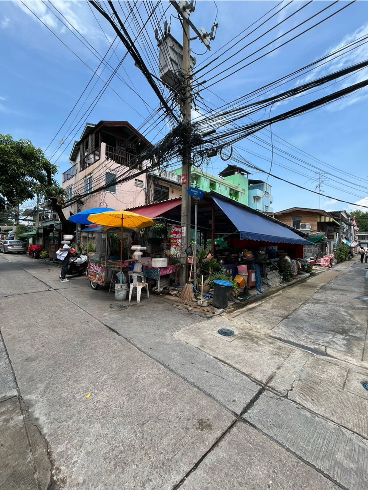 Land for sale in the corner of Soi Phahonyothin 46, near the train only 400 meters !! 🔥 Land for sale in the corner of Soi Phahonyothin 46, near the train only 400 meters !! 🔥