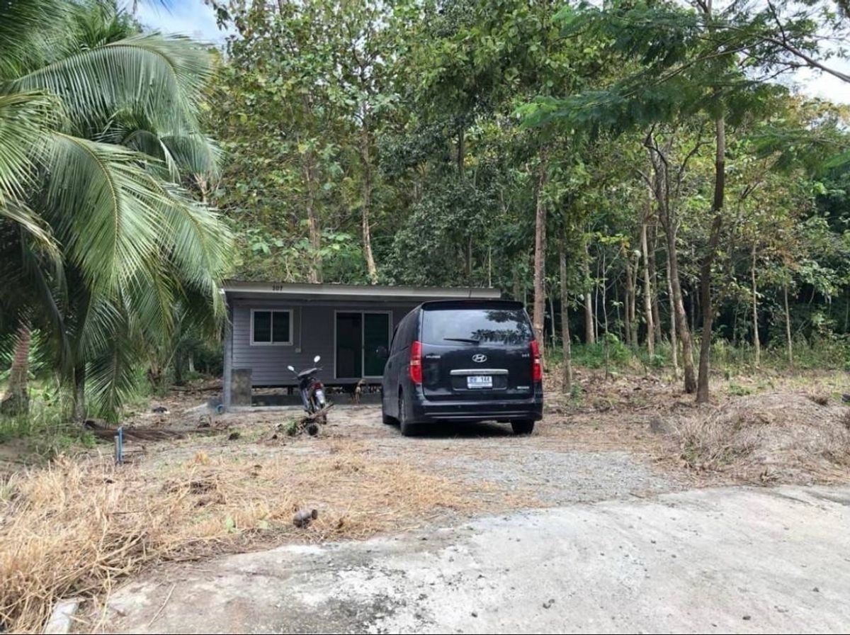 Urgent for sale of land with a cabinet, near Khao Khiao Open Zoo, size 1 rai. Price 5.5 million baht. Urgent for sale of land with a cabinet, near Khao Khiao Open Zoo, size 1 rai. Price 5.5 million baht.