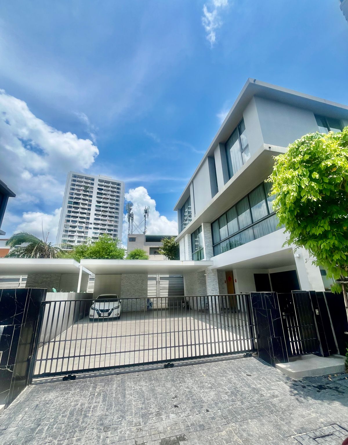 🏡ขาย/ให้เช่า บ้านหรู โครงการ Quarter Thonglor 4ห้องนอน, 4ห้องน้ำ มีห้องนอนและห้องน้ำแม่บ้าน มีลิฟท์ส่วนตัวในบ้านพร้อมมีที่จอดรถขนาดใหญ่✨