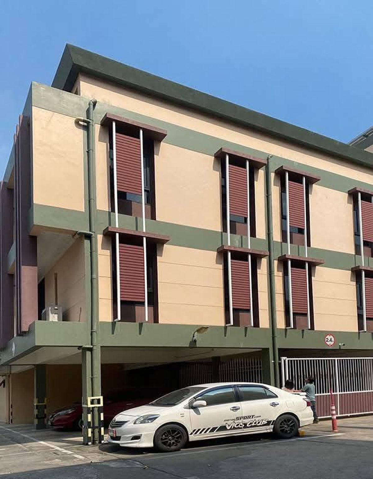 ♦ Rare Unit ♦ อาคารสำนักงาน 3 ชั้น พื้นที่ใช้สอย 728.00 ตร.ม. | 8 ห้องอเนกประสงค์ 6 ห้องน้ำ 7 ที่จอดรถ | ใกล้ สถานีรถไฟฟ้าสายสีแดง สถานีหลักสี่ - สถานีดอนเมือง – รูปที่ 2