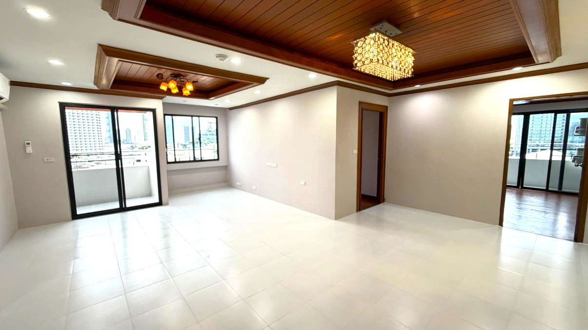 ✨🔥Urgent Sale! Si Phraya River View Condominium 124.02 sq.m. 12th floor🔥✨