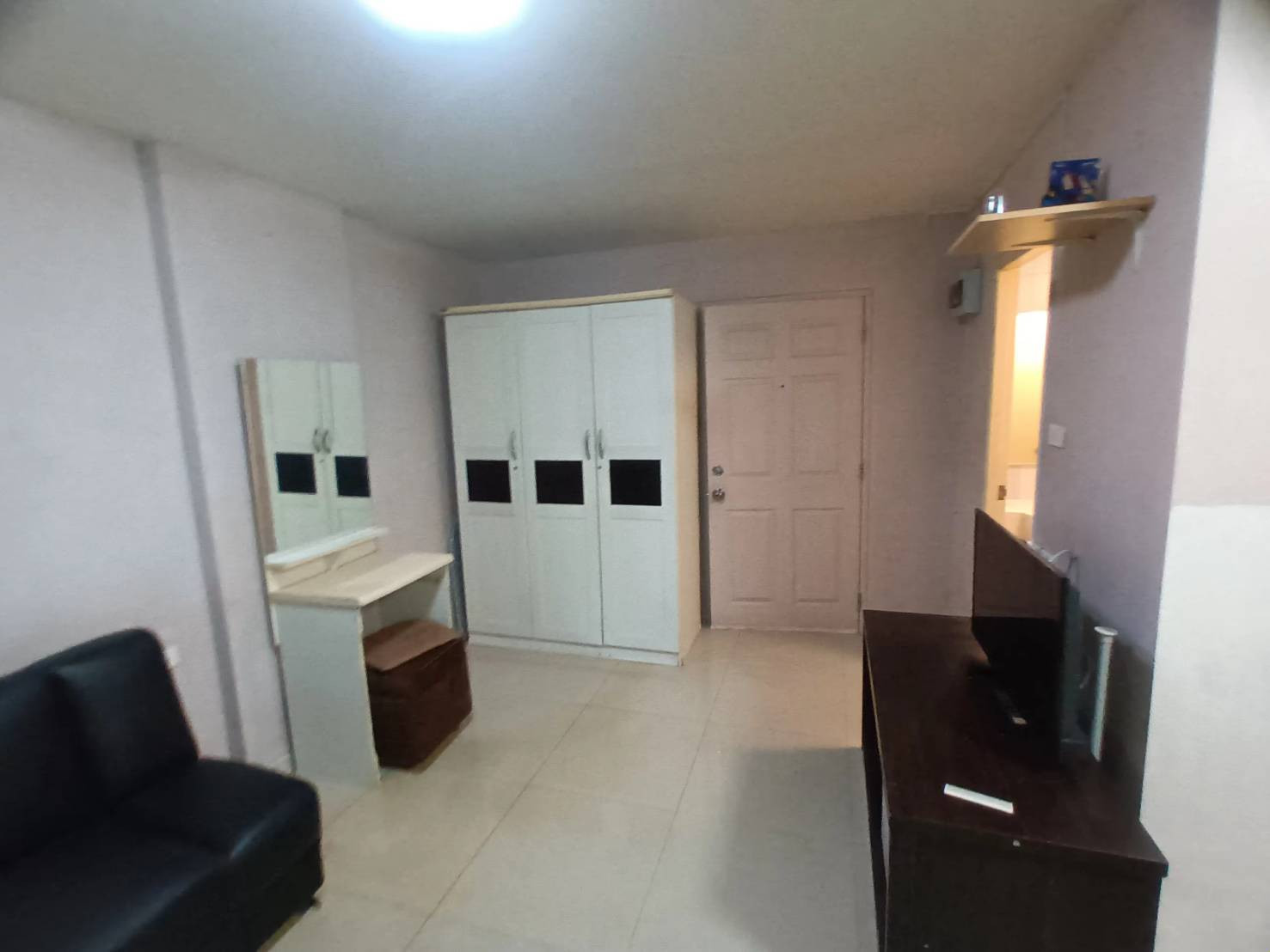 hire!!! Lumpini Bodindecha-Ram, Size 28 sqm. C, 4th floor, price 6,500 baht with full furniture and electrical appliances.