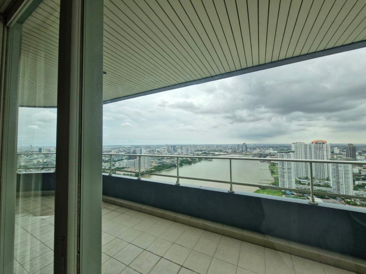 283sqm Beautiful Riverside 4 bedrooms condo for sale at Watermark