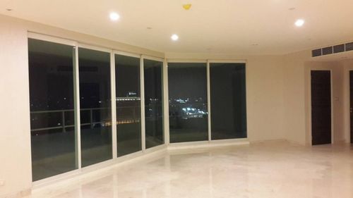 283sqm Beautiful Riverside 4 bedrooms condo for rent at Watermark