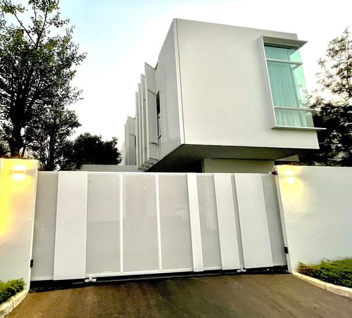  ❖ High ceiling Unit ❖ บ้านเดี่ยว 2 ชั้น ขนาด 101.90 ตร.ว. พื้นที่ใช้สอย 325.00 ตร.ม. | 4 ห้องนอน 5 ห้องน้ำ 6 ที่จอดรถ | ใกล้ MEGA บางนา 500 เมตร IKEA บางนา 500 เมตร