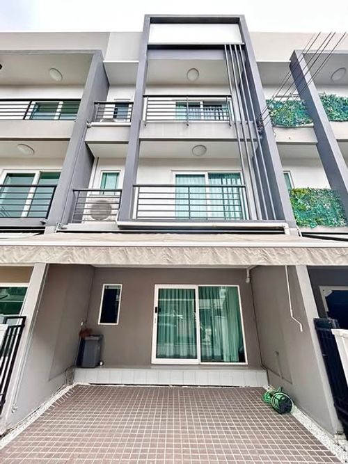 ✨ ขายด่วน! ทาวน์โฮม 3 ชั้น บ้านกลางเมือง สวนหลวง ร.9 พร้อมอยู่  เหมาะทำโฮมออฟฟิศ ทำเลทอง ใกล้เมกา บางนา
