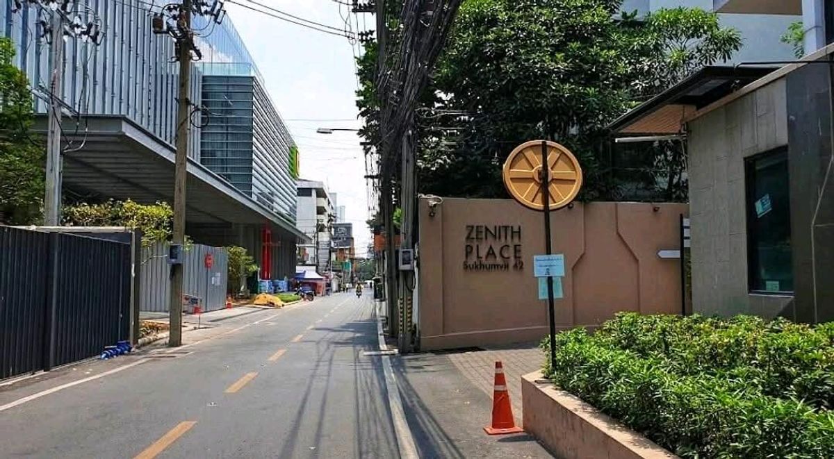 Condo in the heart of the Condo Condo, Senith Place, Sukhumvit 42 Zenith Place Sukhumvit 42, near the Ekkamai BTS BTS