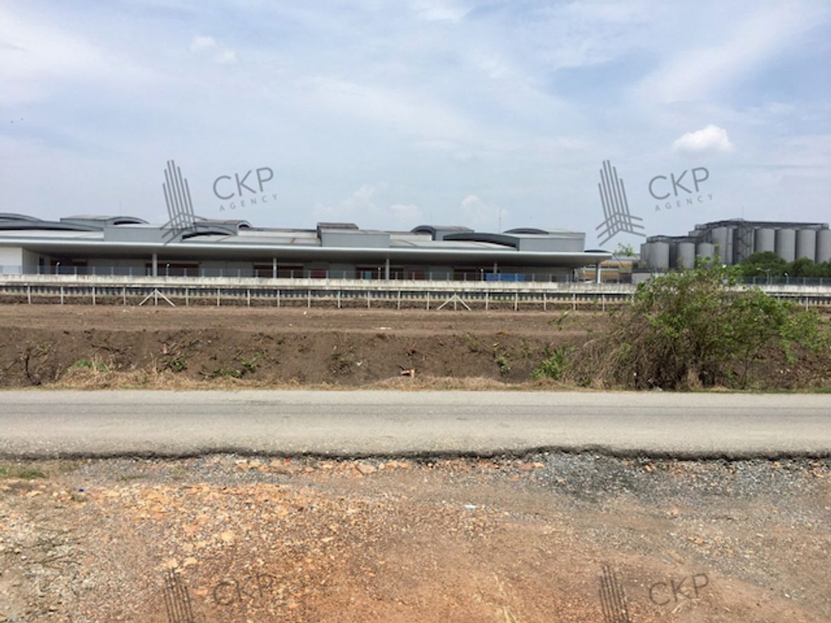 Vacant land, size 3 rai, opposite Singha Beverage, Buaphak Tha Subdistrict, Bang Len District, Nakhon Pathom. Vacant land, size 3 rai, opposite Singha Beverage, Buaphak Tha Subdistrict, Bang Len District, Nakhon Pathom.