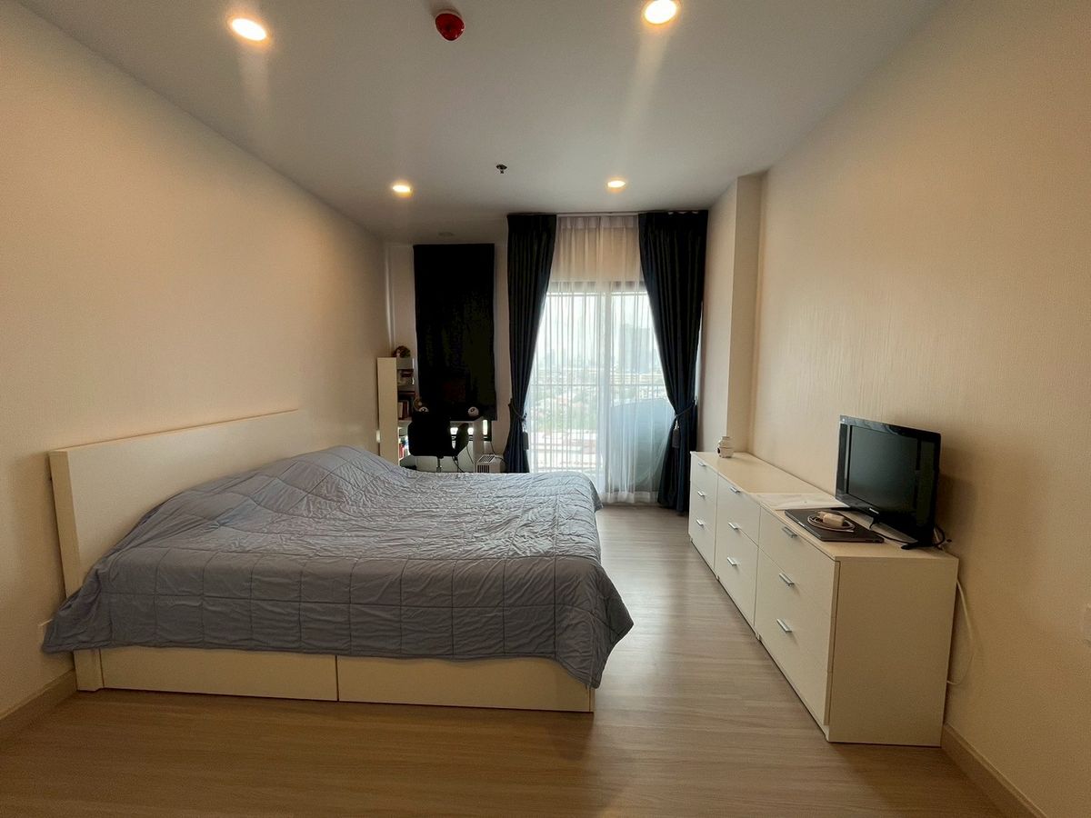 🏙️ Condo for sale, Studio, Pool View, Floor 11, very new condition, near MRT Tha Phra 📍 Supalai Light Tha Phra - Wongwian Yai ✨ Southeast East Studio Room View of the pool, good wind, morning, not hot. 📐 Size 27.62 sq.m. | Floor 11 | Studio room 🔥 Special