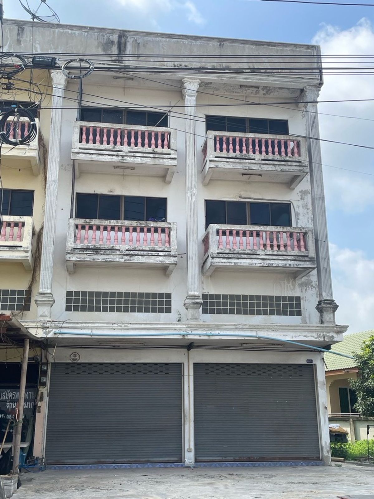 ตึกแถวสองห้องมุม  – รูปที่ 2