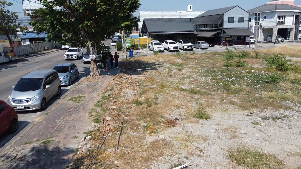 📌 Beautiful Land for Sale on Yothin Phatthana Road — Rare Corner Plot with 3 Road Frontages Size: 2-3-10 Rai (approx. 4,560.8 sq.m) — Selling at cost! Only 295,000 THB per sq.wah!! 📌 Beautiful Land for Sale on Yothin Phatthana Road — Rare Corner Plot with 3 Road Frontages Size: 2-3-10 Rai (approx. 4,560.8 sq.m) — Selling at cost! Only 295,000 THB per sq.wah!!