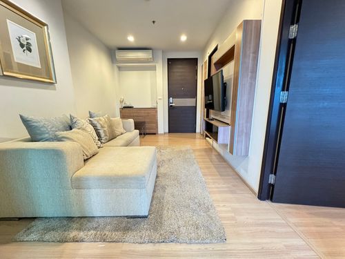 ห้องสวย พร้อมให้เช่า ติด bts สะพานตากสิน Rhythm Sathorn Condo, ขนาด 45 ตรม 