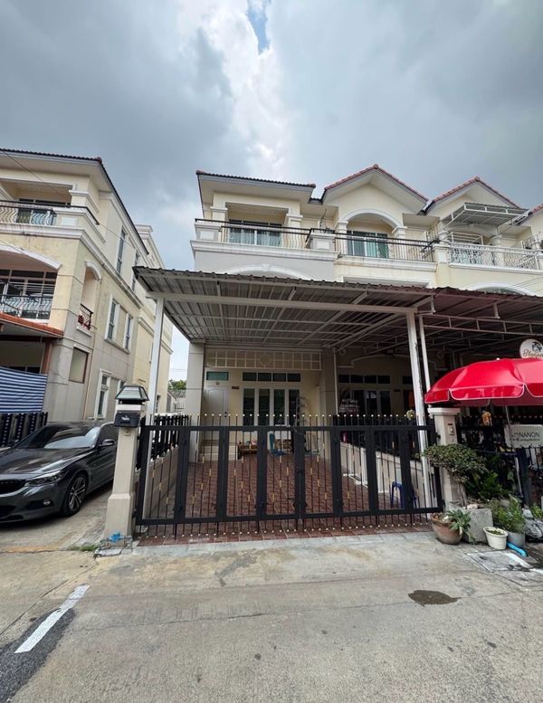 3-story townhome for rent, Lat Phrao 101 Soi 42