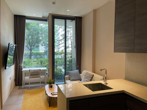 The ESSE Asoke / Luxury room Nist BTS Asoke MRT Petchaburi, the best price in the market / 1 bedtime 37 sq.m. Call 0937890899