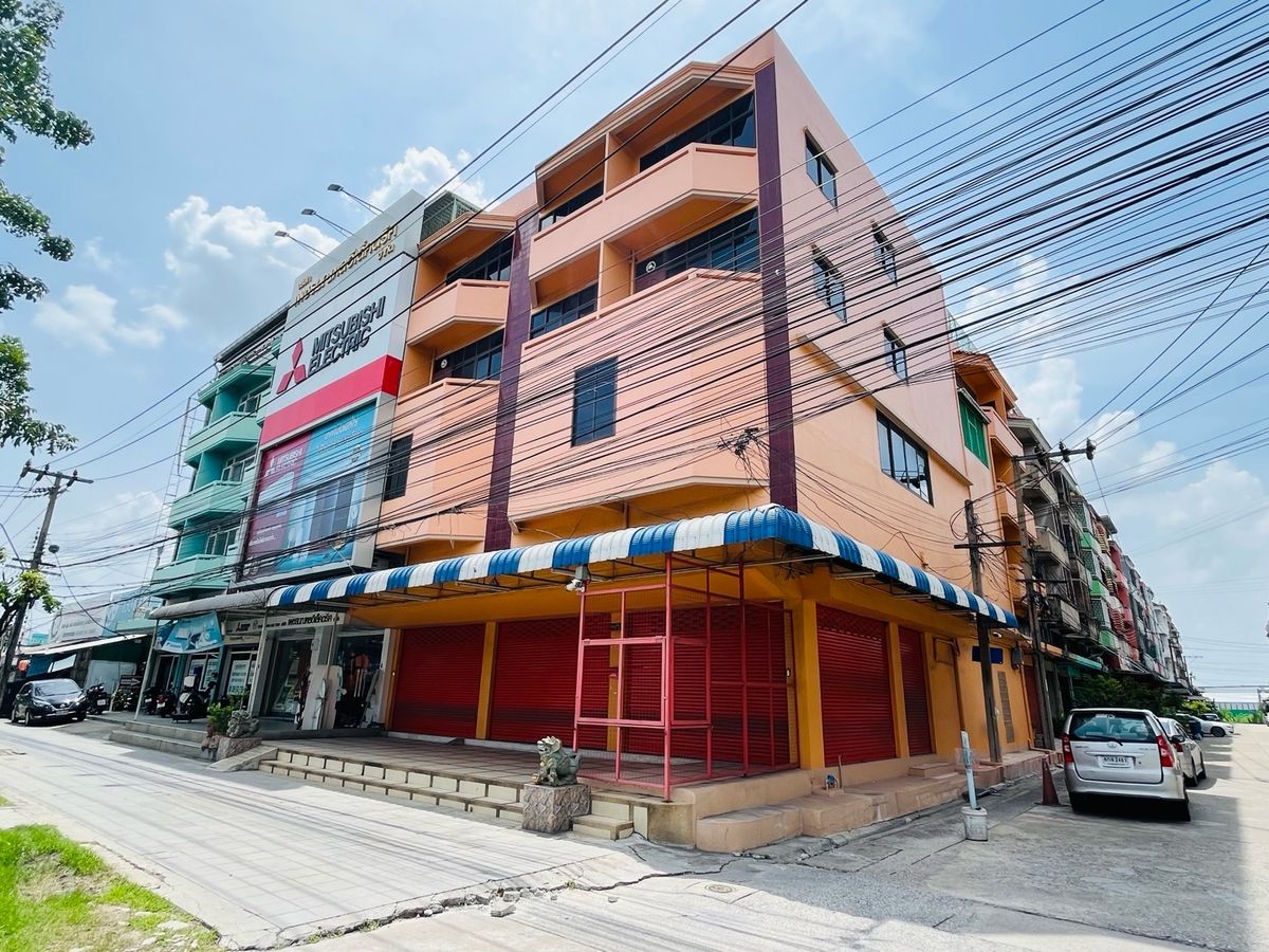Rent a commercial building next to the main road 3+1 inbound room, Pak Soi Petchkasem 116/5, there is a parking lot. There are 1 room next to the alley, a total of 1,100 square meters. Rent a commercial building next to the main road 3+1 inbound room, Pak Soi Petchkasem 116/5, there is a parking lot. There are 1 room next to the alley, a total of 1,100 square meters.