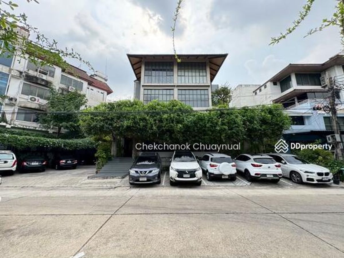 Office for sale 4 floors, Soi Town, In Town 5 Land 131 Sq. Parking 10 cars 52 Office for sale 4 floors, Soi Town, In Town 5 Land 131 Sq. Parking 10 cars 52