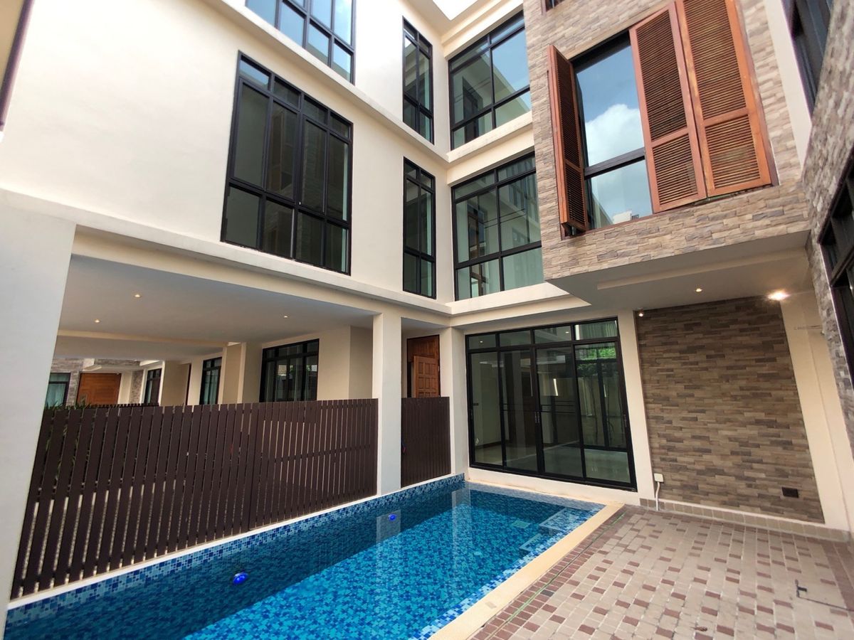 FOR RENT – Private Pool Villa in Sukhumvit 24 Phrom Phong Located in a secure compound. FOR RENT – Private Pool Villa in Sukhumvit 24 Phrom Phong Located in a secure compound.