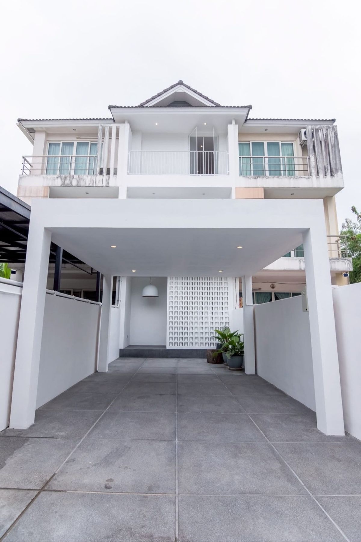 ♦ Newly Renovated ♦ ทาวน์โฮม 3 ชั้น | ขนาดที่ดิน 37.00 ตร.ว. พื้นที่ใช้สอย 280.00 ตร.ม. | 4 ห้องนอน 4 ห้องน้ำ 2 ที่จอดรถ | ใกล้ BTS รัชโยธิน, MRT ลาดพร้าว ♦ Newly Renovated ♦ ทาวน์โฮม 3 ชั้น | ขนาดที่ดิน 37.00 ตร.ว. พื้นที่ใช้สอย 280.00 ตร.ม. | 4 ห้องนอน 4 ห้องน้ำ 2 ที่จอดรถ | ใกล้ BTS รัชโยธิน, MRT ลาดพร้าว