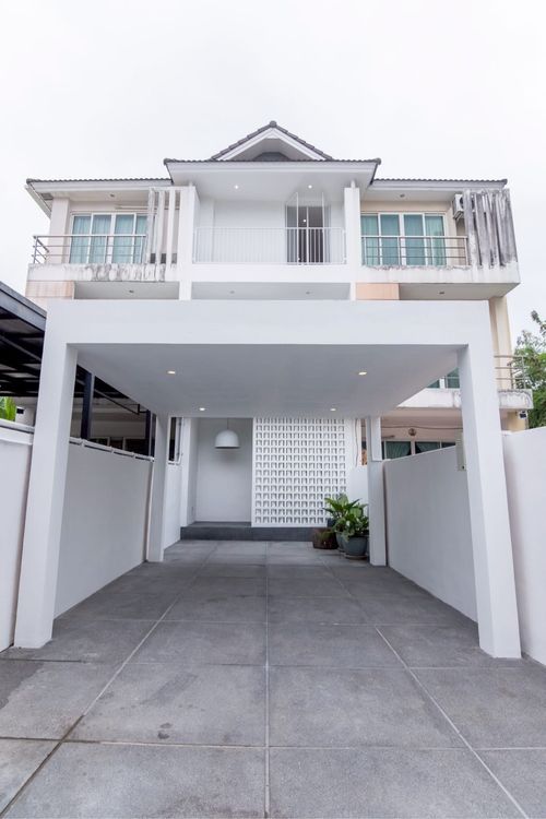  ♦ Newly Renovated ♦ ทาวน์โฮม 3 ชั้น | ขนาดที่ดิน 37.00 ตร.ว. พื้นที่ใช้สอย 280.00 ตร.ม. | 4 ห้องนอน 4 ห้องน้ำ 2 ที่จอดรถ | ใกล้ BTS รัชโยธิน, MRT ลาดพร้าว