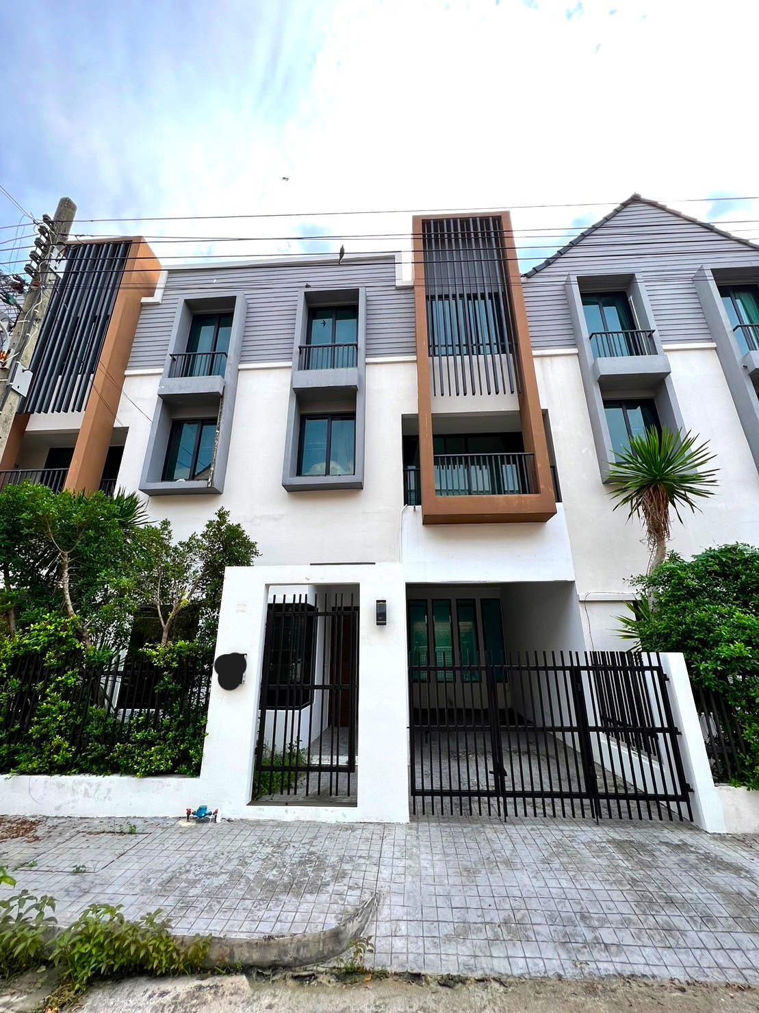 3-Story Townhome, Very Spacious, in Muang Thong Thani, near the Expressway 