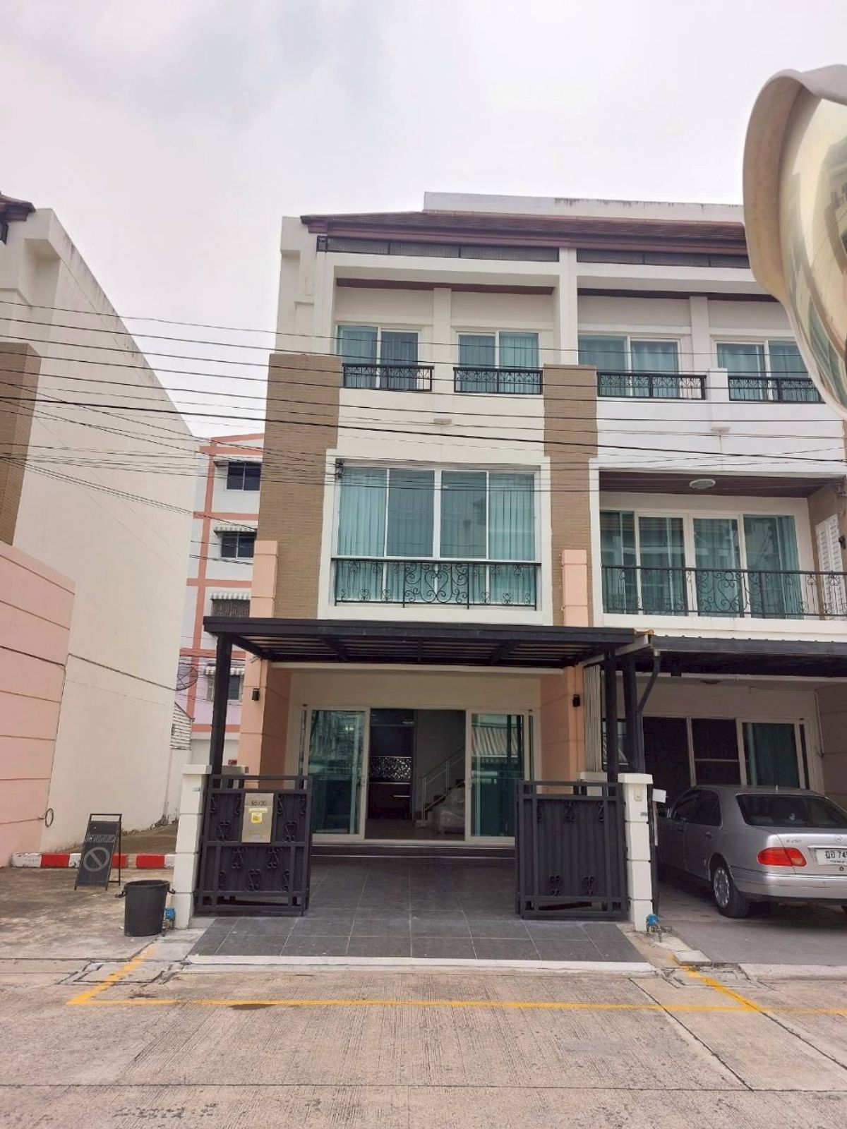 Urbanion (Baan Klang Muang Suksawat-Rama3) Urbanion (Baan Klang Muang Suksawat-Rama3)