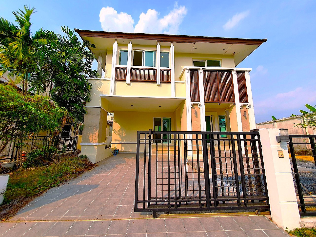 บ้านเดี่ยวหลังมุม เลขที่99 ทำเลทองติดวงเวียนพระราม5 ใกล้โรงเรียนนานาชาติชั้นนำ (DBS / SISB / เด่นหล้า)