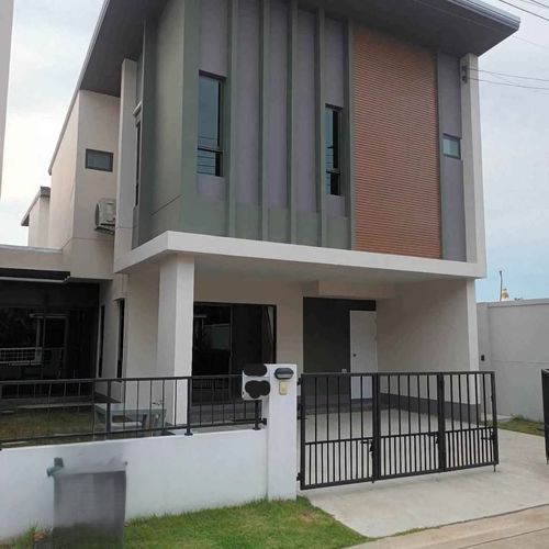 Townhome in single-house style, pet-friendly, near Maha Chetsadabodin Bridge and Ratchaphruek Road, close to Rama 5.
