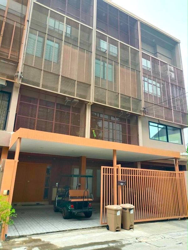 Two adjoining townhouses, near Nichada Thani. 6 bedrooms, 6 bathrooms, beautifully decorated with built-in. 