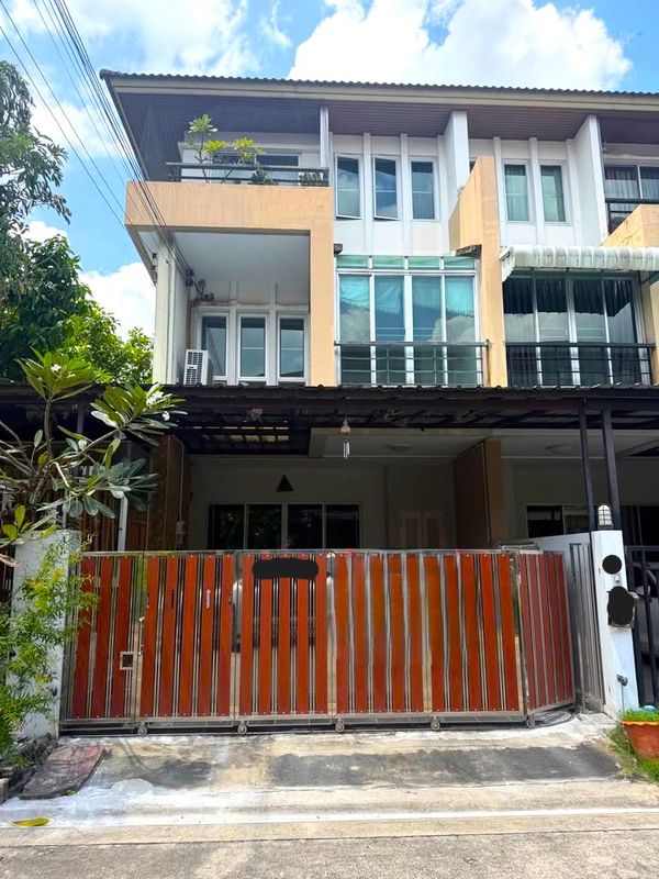 ทาวน์โฮม ต่อเติมห้องสัตว์เลี้ยง 3ห้องนอน 4ห้องน้ำ ถนนเลี่ยงเมืองปากเกร็ด 