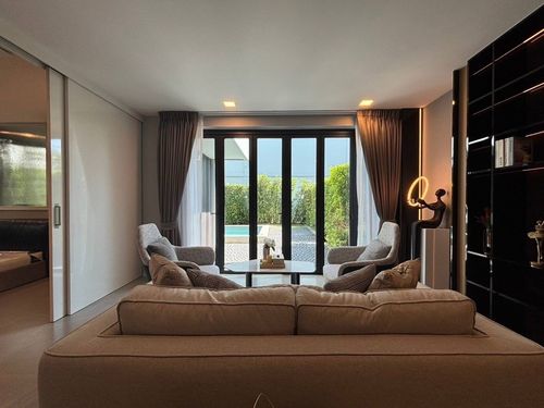  ♦ Modern style ♦ บ้านเดี่ยว 3 ชั้น 103.70 ตร.ว. 421.00 ตร.ม. | 4 ห้องนอน 4 ที่จอดรถ​ | บ้านเดี่ยวกรุงเทพกรีฑา ใกล้ ร.ร.นานาชาติเวลลิงตัน 2 นาที, มาร์เก็ตเพลส 6 นาที, โรงพยาบาลศิริน 7 นาที, ARL หัวหมาก 9 นาที
