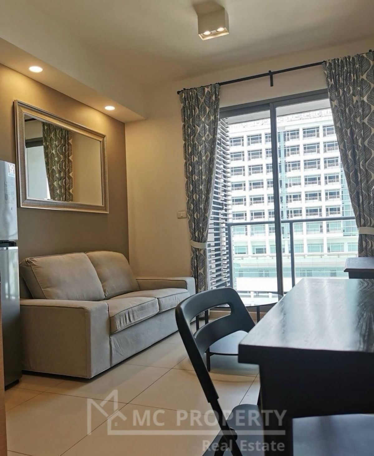Lofts Ekkamai 1 ห้องนอน 35sqm ขายเพียง 6.49MB กรุณาติดต่อ 0816878954