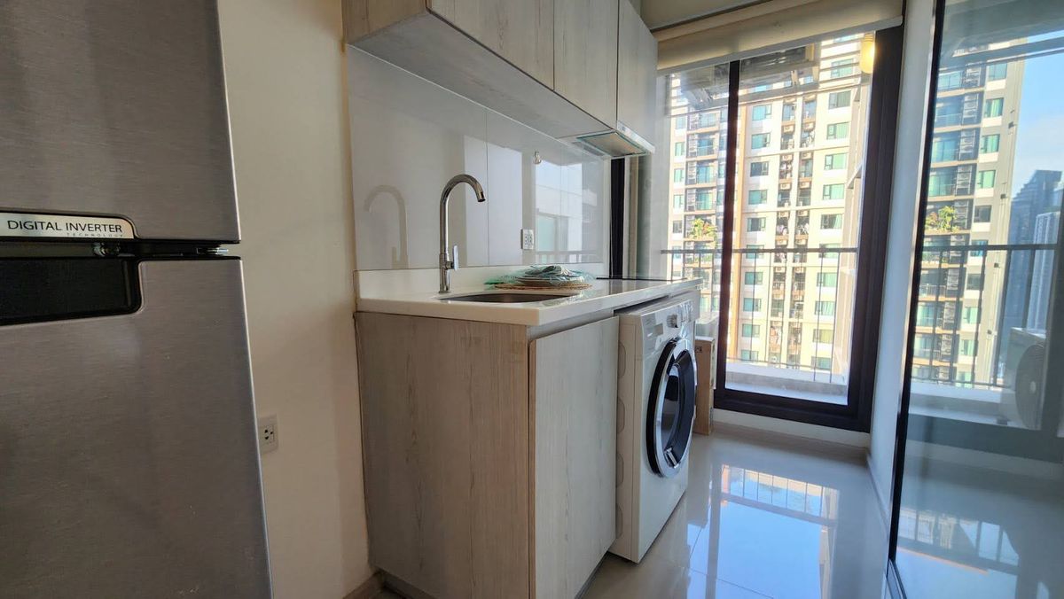 For rent ✨Life Asoke ✨ 1 bedroom, size 30 SQM, convenient travel to both MRT Phetchaburi and ARL Makkasan, near SWU 🏫🚆 – รูปที่ 2
