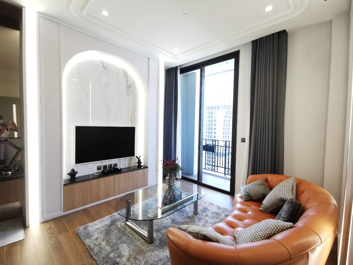 Muniq Langsuan: 1Bed 1Bath 56SQM. Sell 22,000,000 Ret 70,000/MTH. AM: 0656199198 Muniq Langsuan: 1Bed 1Bath 56SQM. Sell 22,000,000 Ret 70,000/MTH. AM: 0656199198
