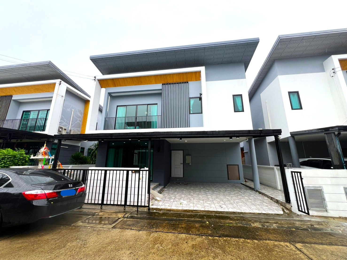 Single house, 1 min from Future Park Rangsit, newly renovated, with a bedroom on the first floor, fully furnished, ready to move in.